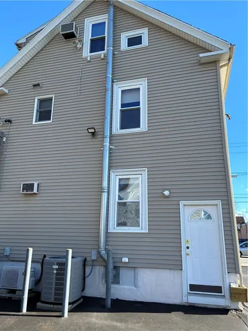 $1,600 | 1 Rolfe Square, Unit 2, Cranston, RI 02910