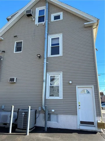 $1,800 | 1 Rolfe Square, Unit 2, Cranston, RI 02910