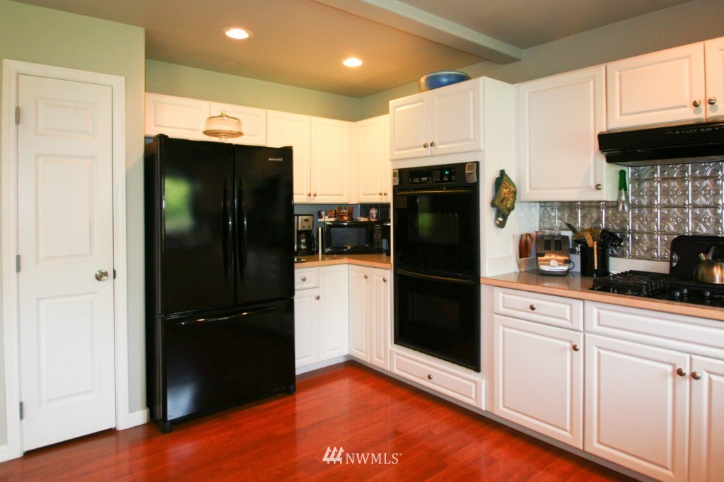 2320 Northeast 11th Court Renton, WA 98056 - Photo 5 of 15