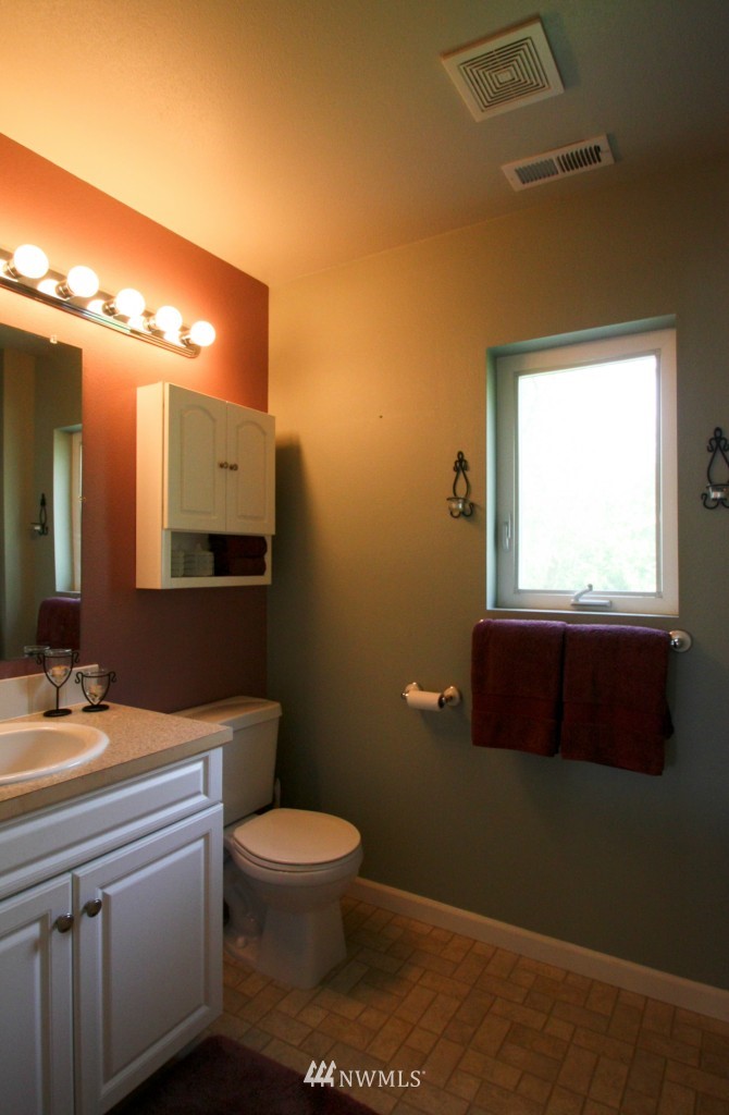 2320 Northeast 11th Court Renton, WA 98056 - Photo 9 of 15