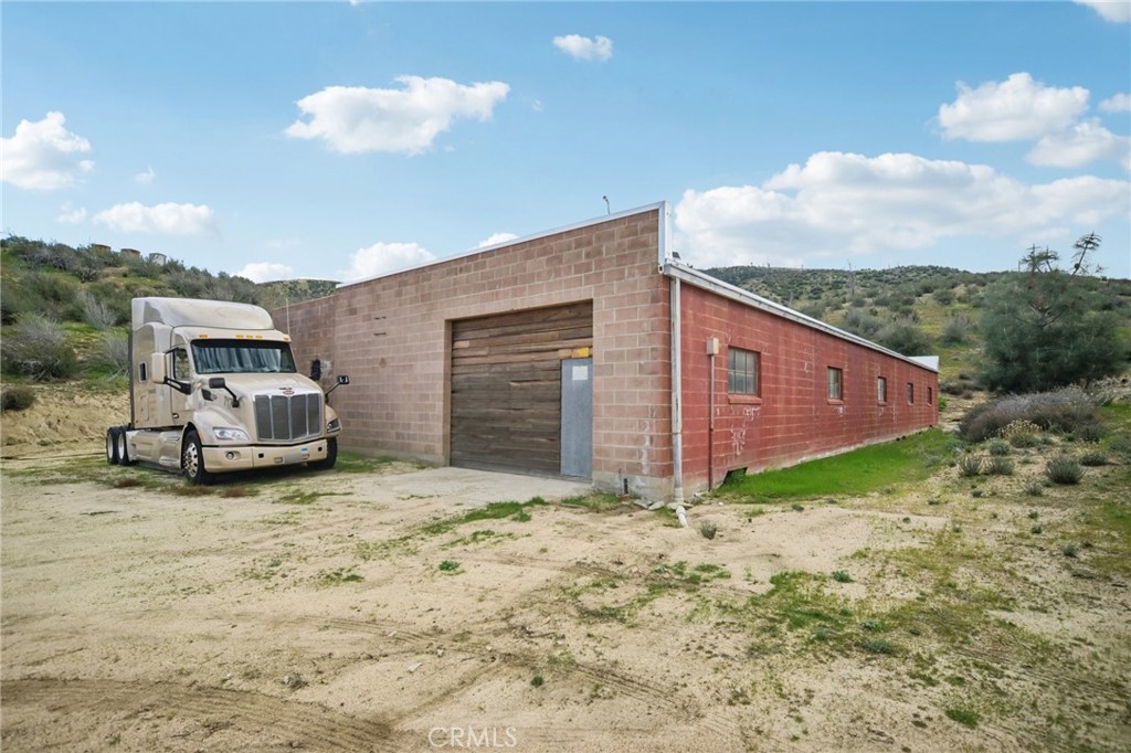 47078 Kings Canyon Road Lancaster, CA 93536 - Photo 45 of 63 a view of a house with backyard