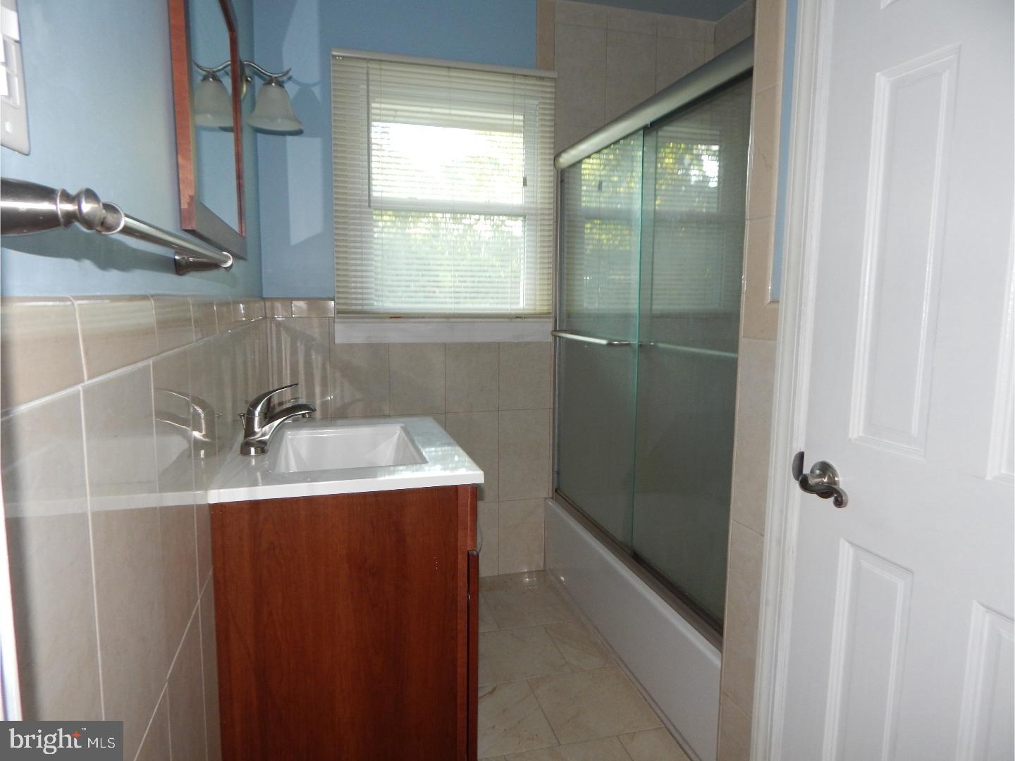 208 Kingsport Road Cherry Hill, NJ 08034 - Photo 14 of 17 Bathroom