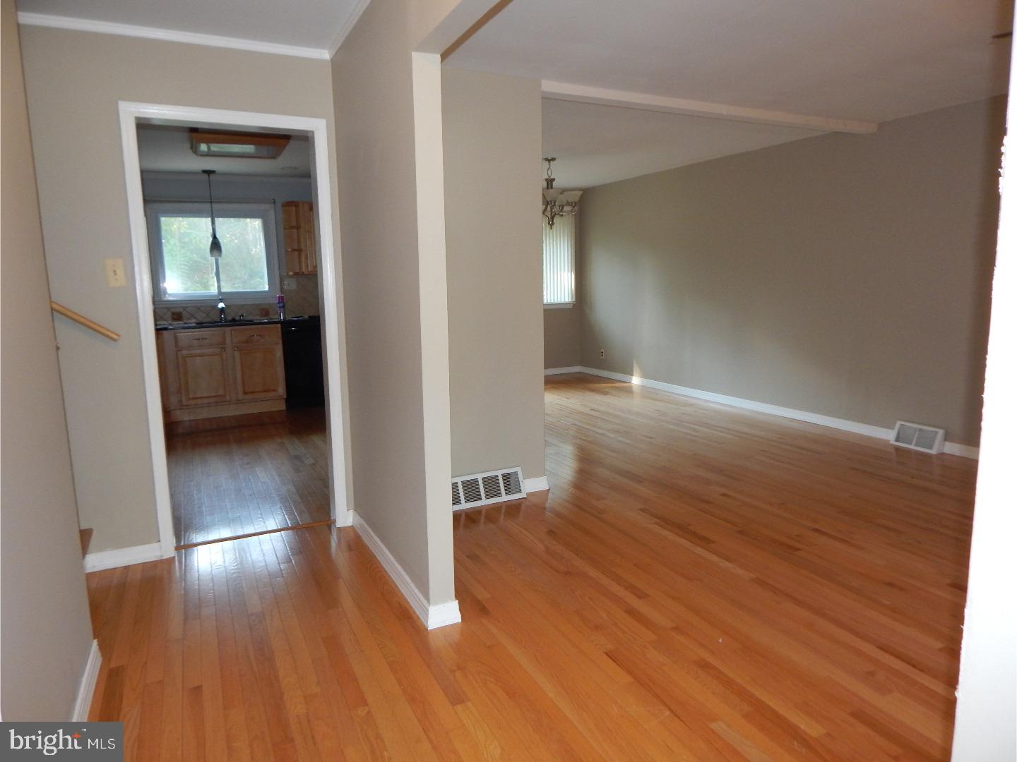 208 Kingsport Road Cherry Hill, NJ 08034 - Photo 2 of 17 Foyer