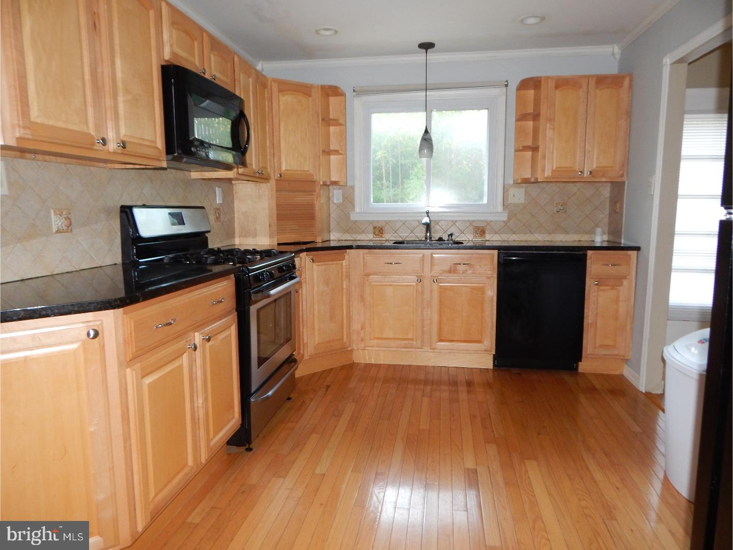208 Kingsport Road Cherry Hill, NJ 08034 - Photo 5 of 17 Kitchen