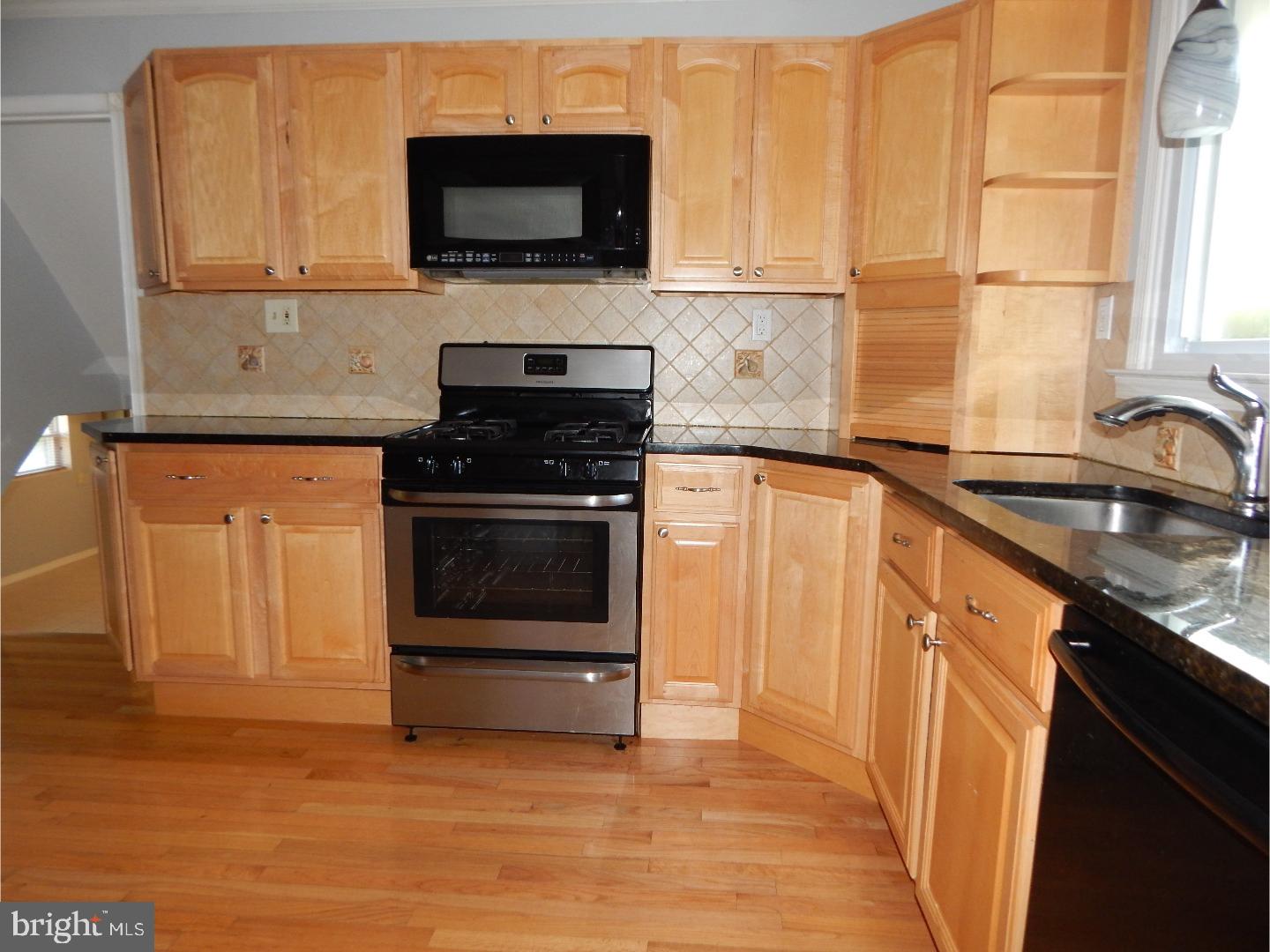 208 Kingsport Road Cherry Hill, NJ 08034 - Photo 6 of 17 Kitchen