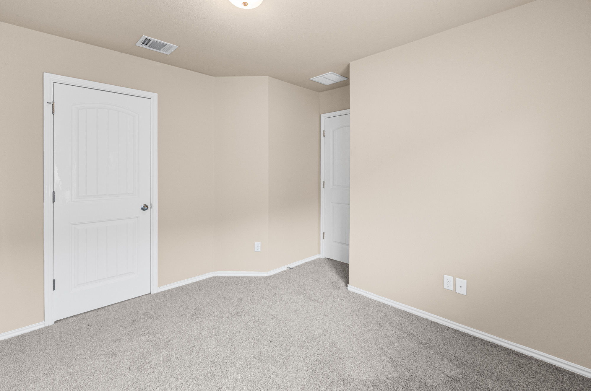 19308 Stokes Lane Pflugerville, TX 78660 - Photo 19 of 27 Neutral-toned walls complement light gray carpeting