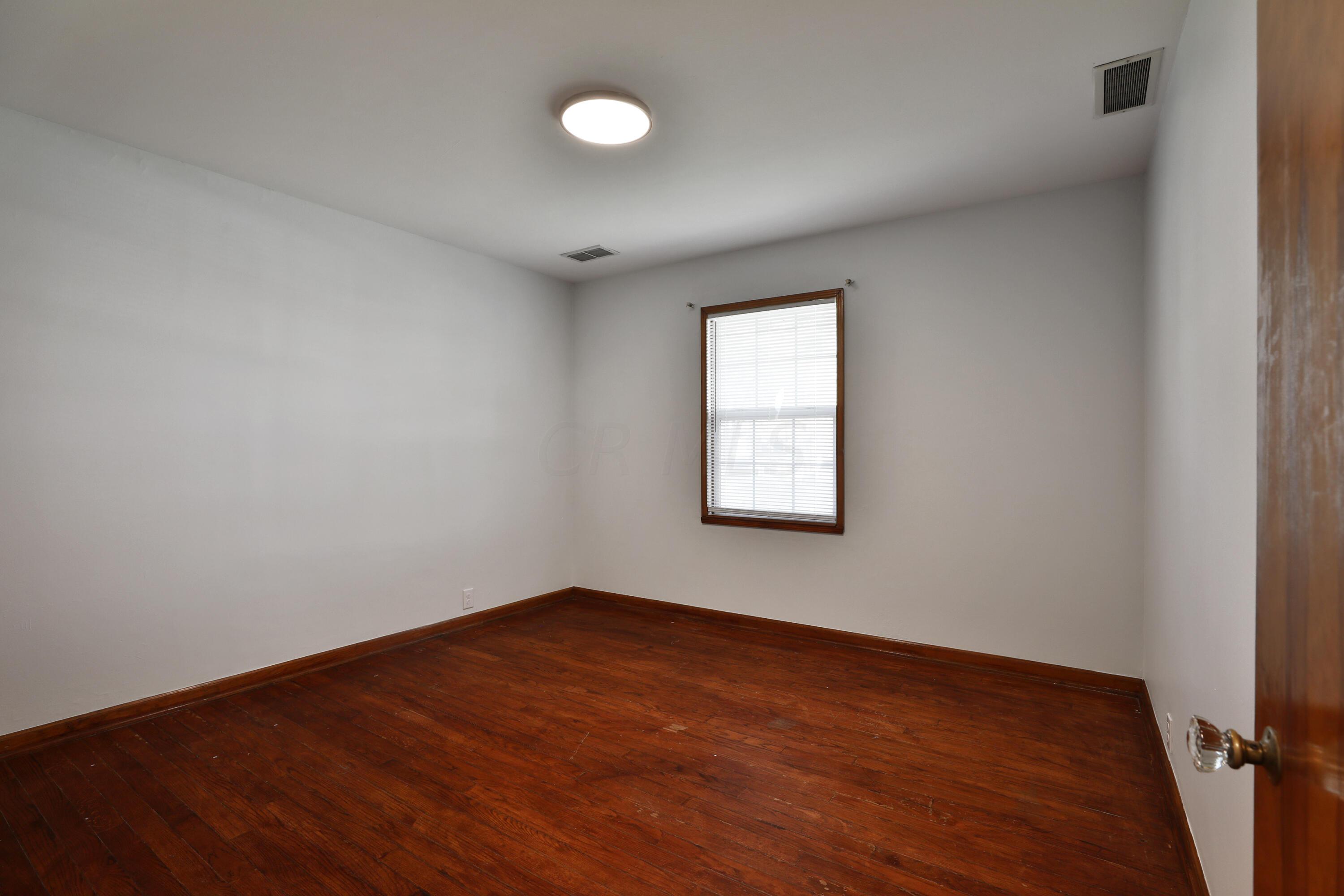 685 South Ashburton Road Columbus, OH 43213 - Photo 16 of 37 685-Ashburton-16