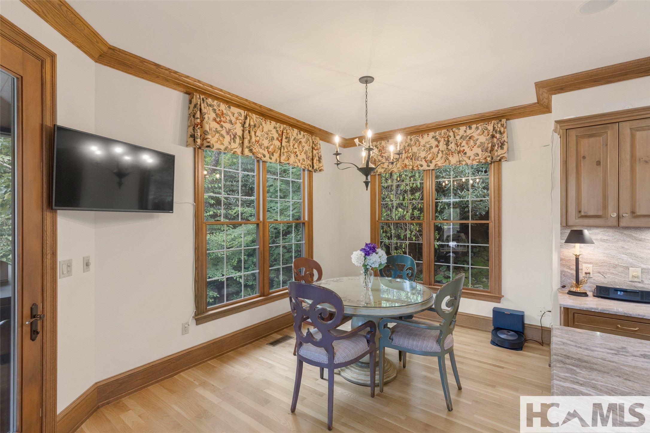 2130 Falcon Ridge Highlands, NC 28741 - Photo 22 of 94 Eat-In Kitchen/Breakfast Area