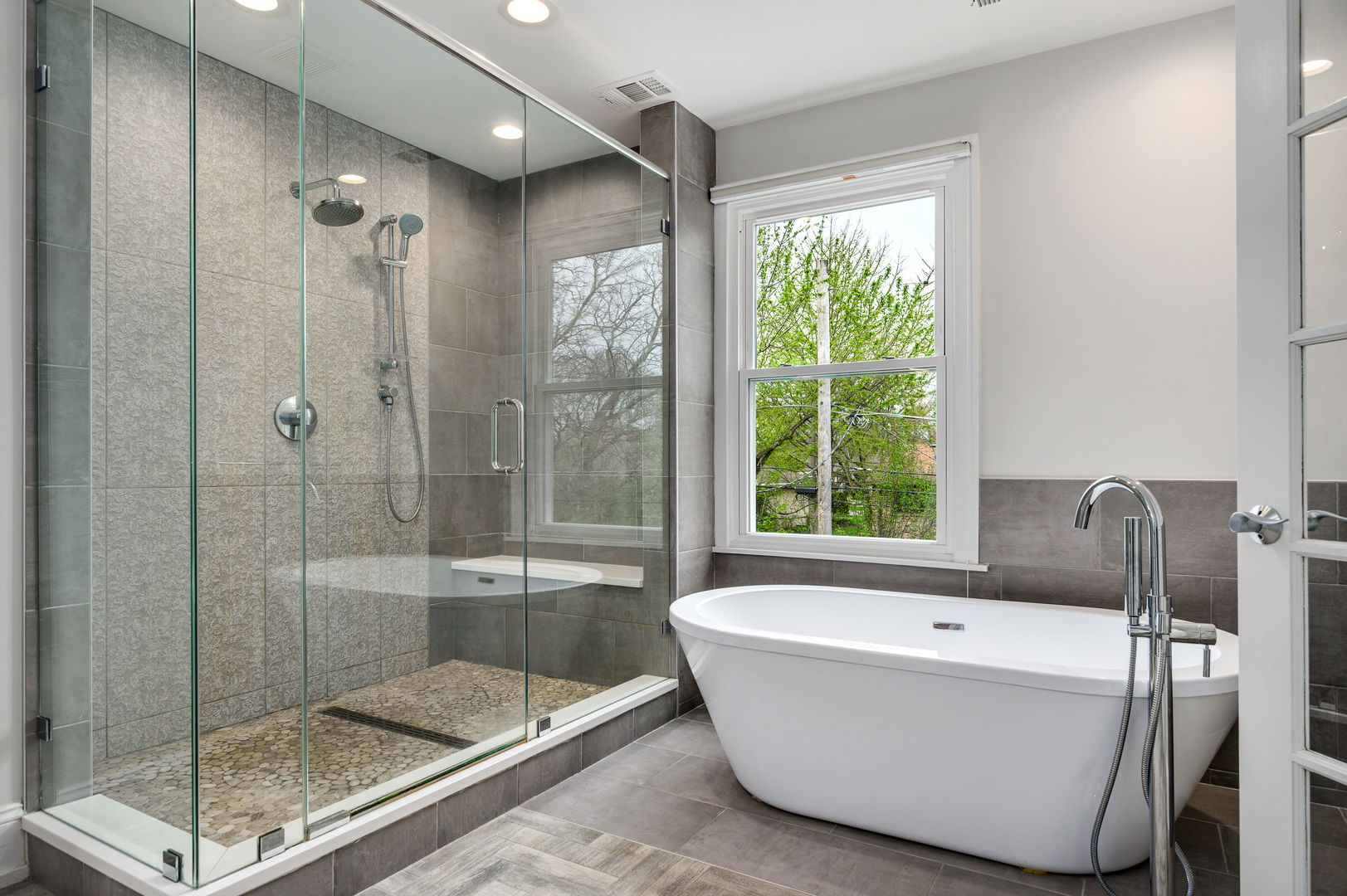 808 Rolling Pass Glenview, IL 60025 - Photo 17 of 33 a bathroom with a bathtub and shower