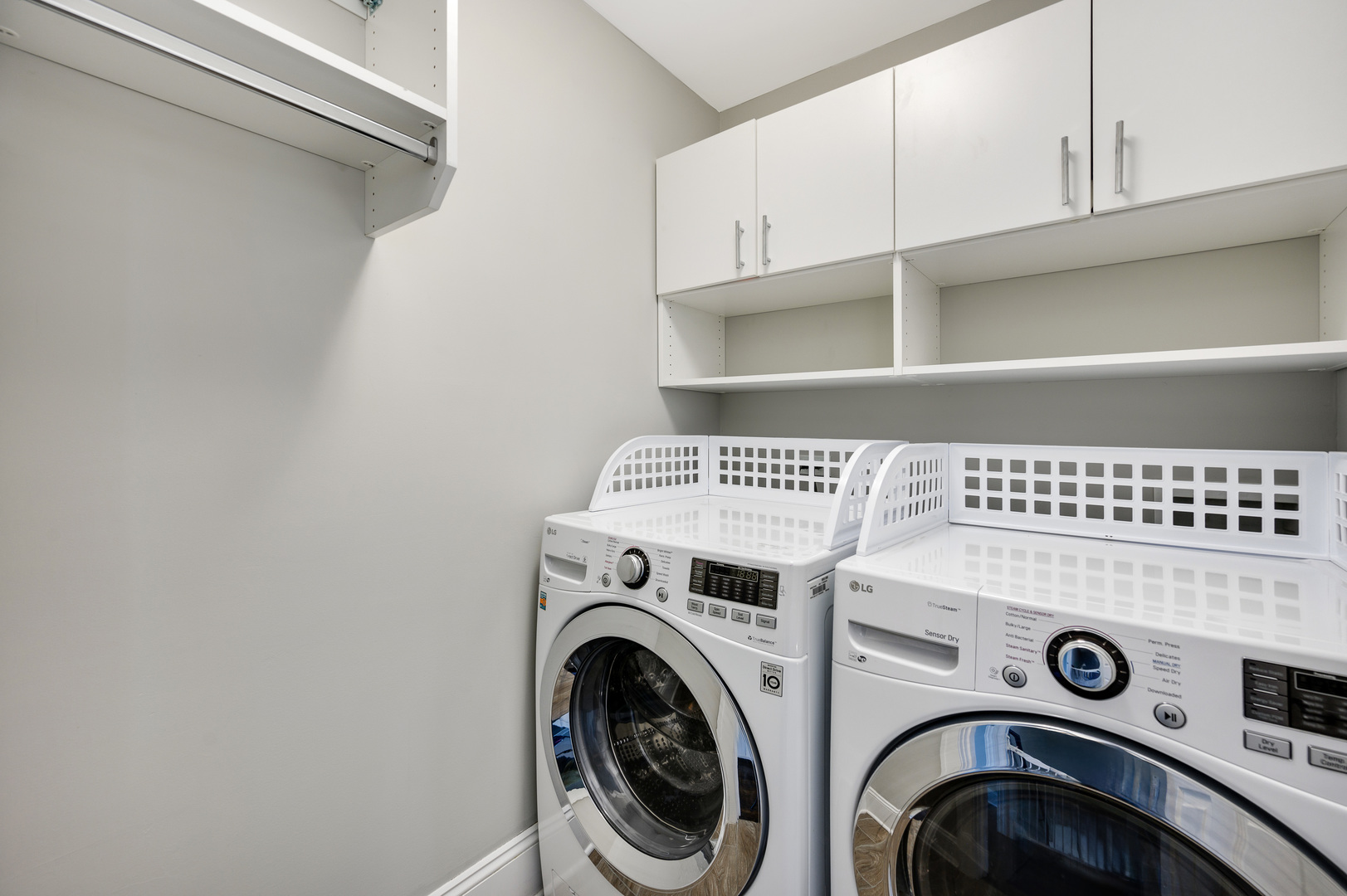 808 Rolling Pass Glenview, IL 60025 - Photo 23 of 33 a view of washer and dryer with kitchen in the background