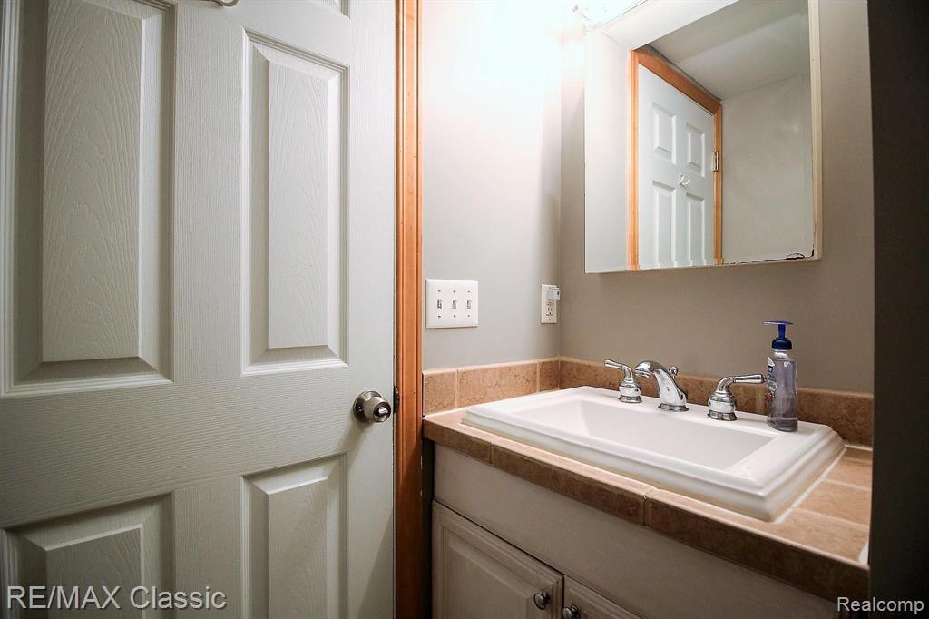 40611 West 10 Mile Road Novi, MI 48375 - Photo 29 of 42