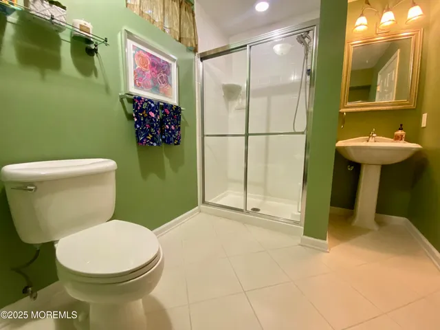 a view of a livingroom with furniture and a ceiling fan
