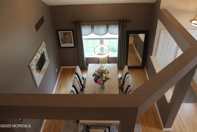 a view of a house with backyard