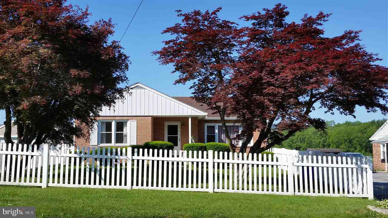 478 Locust Grove Road York, PA 17402 - Photo 2 of 25 Gallery Image 2