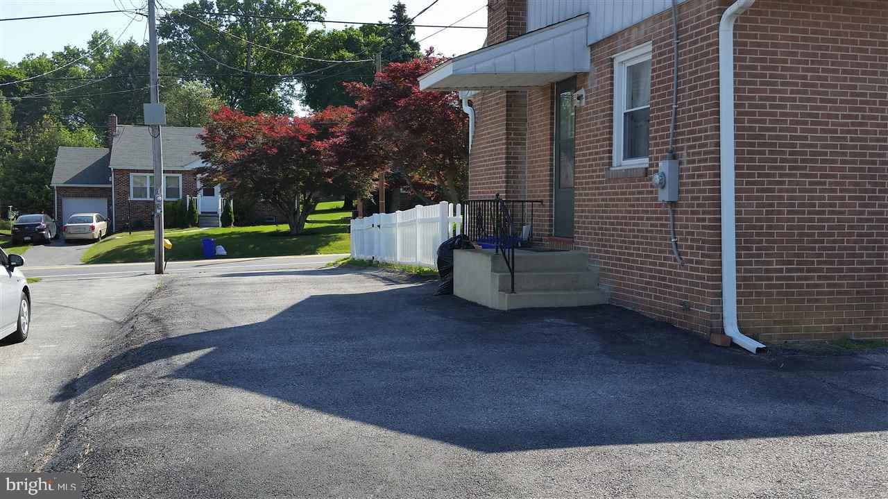 478 Locust Grove Road York, PA 17402 - Photo 6 of 25 Gallery Image 6