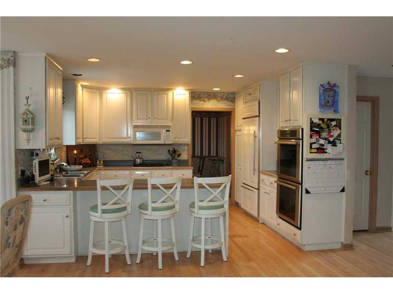 220 Timber Ridge Road Pittsburgh, PA 15238 - Photo 4 of 21 Kitchen.