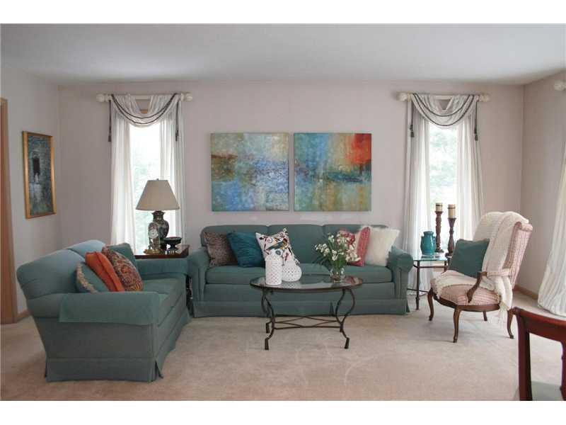 220 Timber Ridge Road Pittsburgh, PA 15238 - Photo 7 of 21 Living Room.