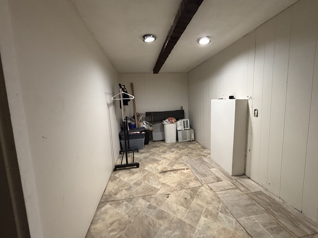 127 Melha Avenue Springfield, MA 01104 - Photo 36 of 41