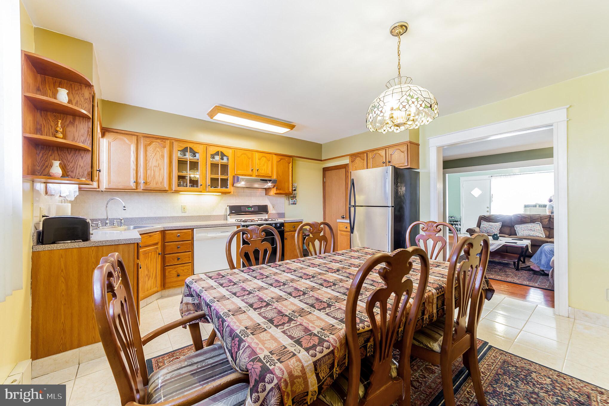 250 Kent Road Upper Darby, PA 19082 - Photo 8 of 29