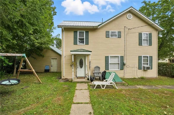 a view of a house with a yard