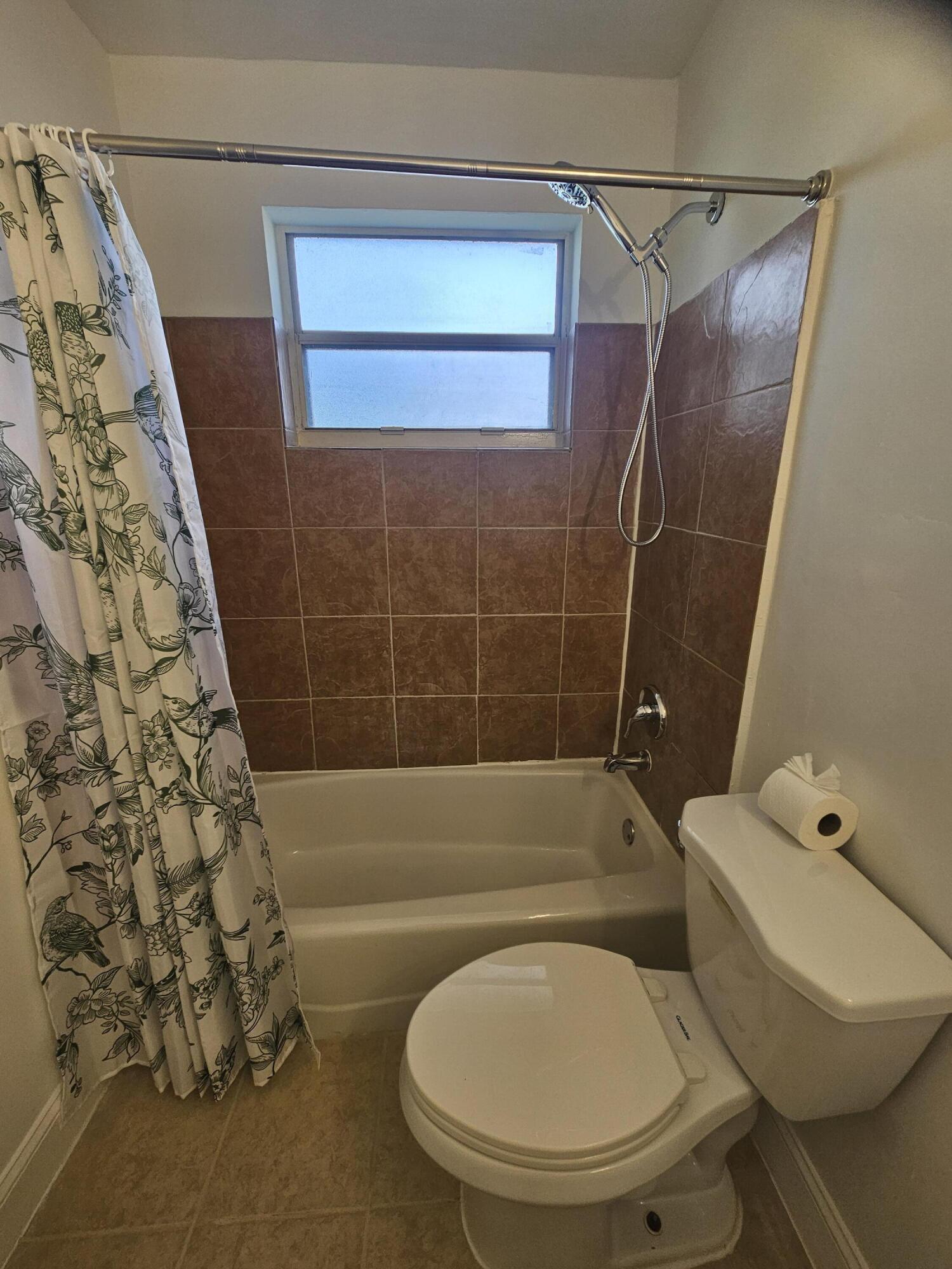 1605 West 10th Street Riviera Beach, FL 33404 - Photo 35 of 52 20260509_141255