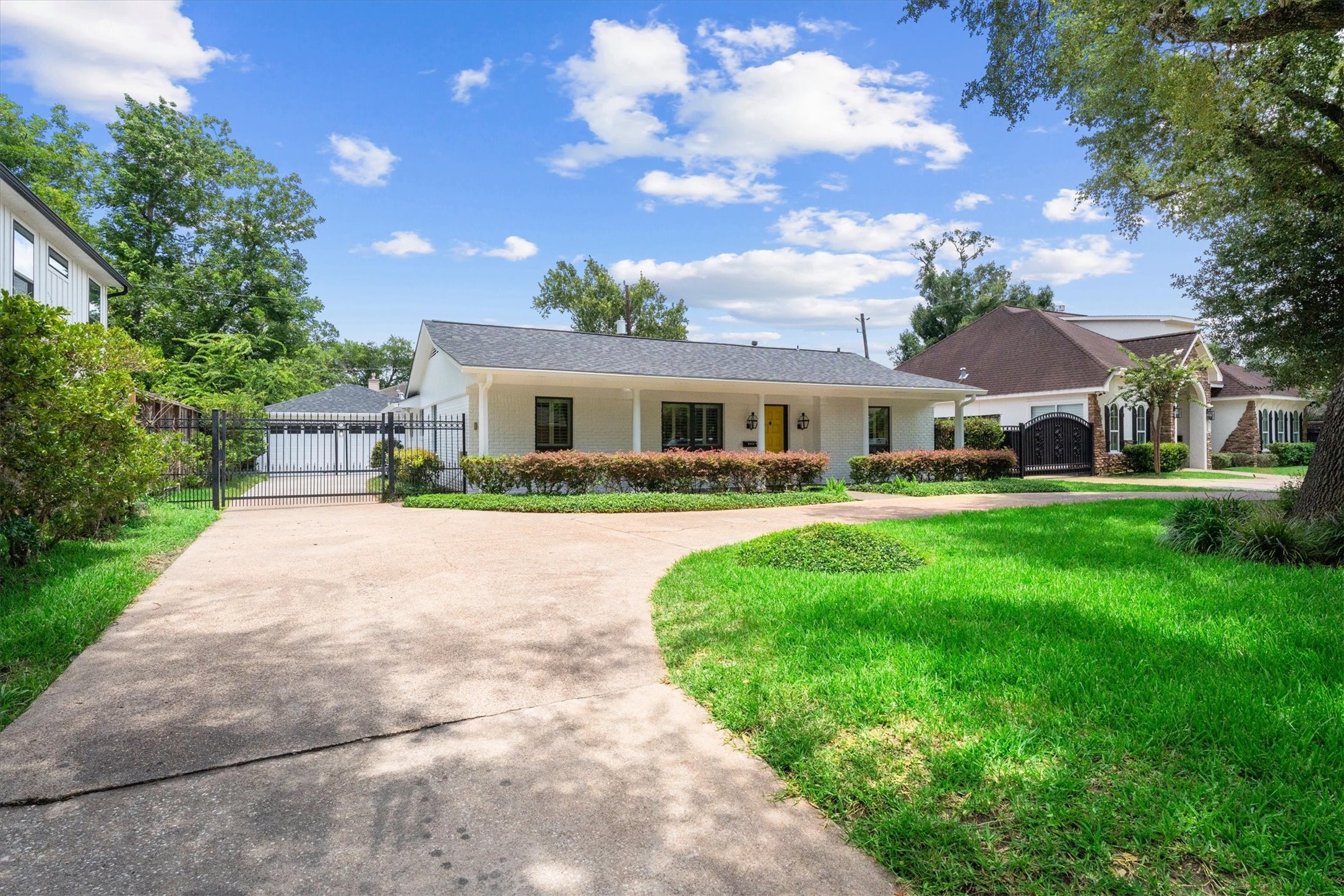 1328 Bingle Road Houston, TX 77055 - Photo 2 of 48