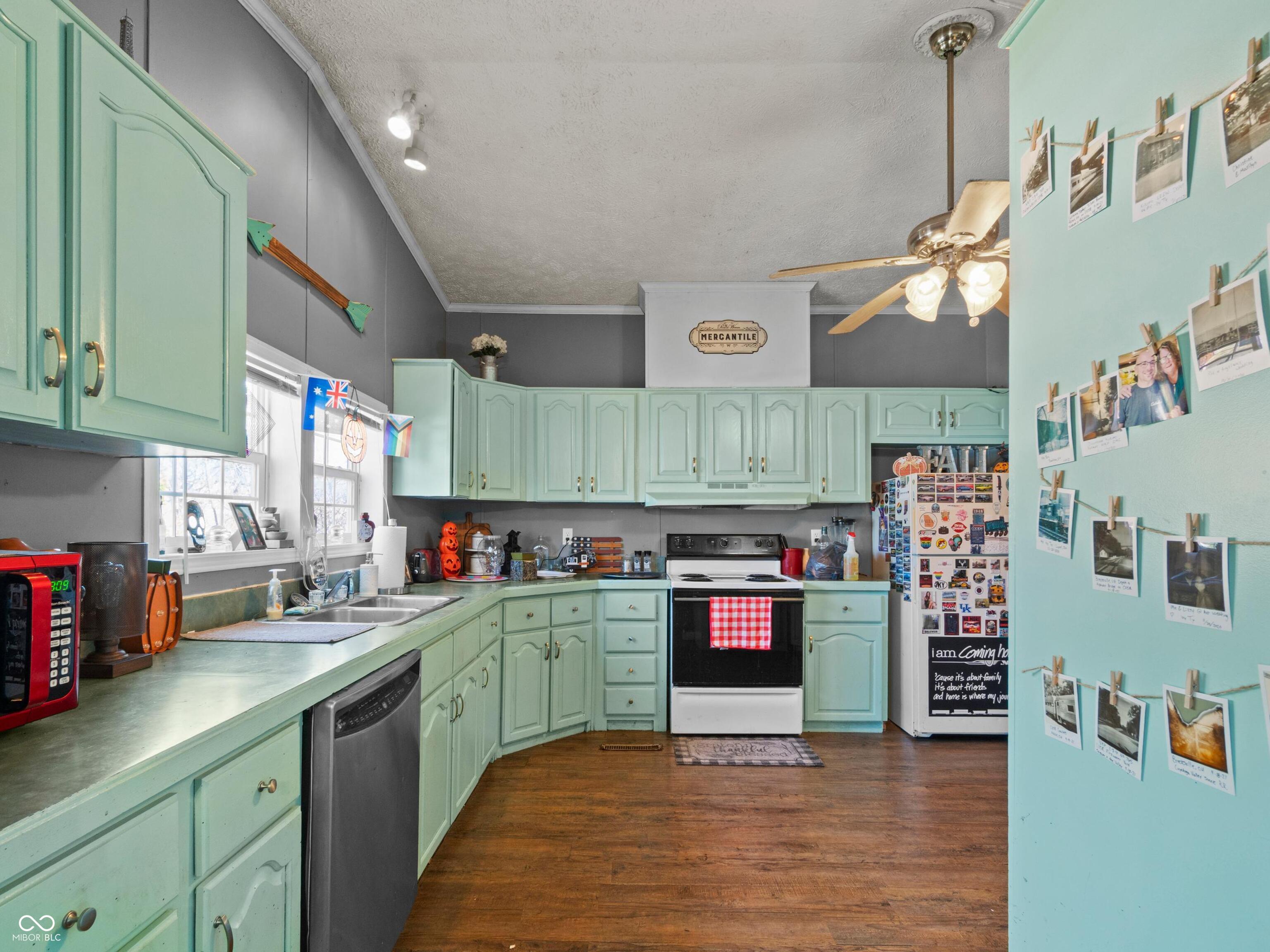 928 South Broadway Street Pendleton, IN 46064 - Photo 6 of 15