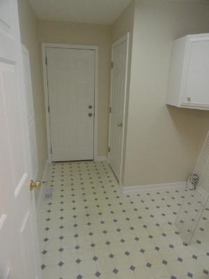 216 Homewood Drive Bolingbrook, IL 60440 - Photo 7 of 16 a bathroom with a shower