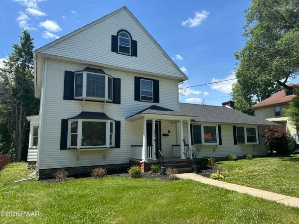 $1,950 | 502 West Harford Street, Unit 2, Milford, PA 18337