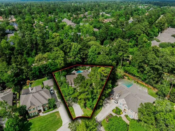 $1,125,000 | 19 Millwright Place, The Woodlands, TX 77382