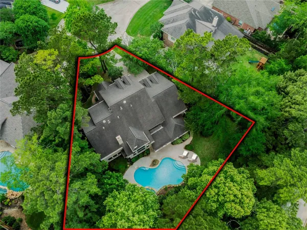 $1,125,000 | 19 Millwright Place, The Woodlands, TX 77382