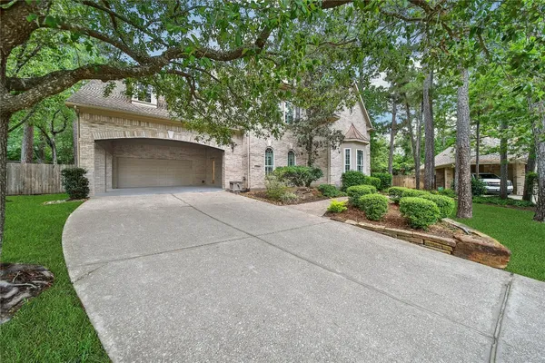$1,125,000 | 19 Millwright Place, The Woodlands, TX 77382