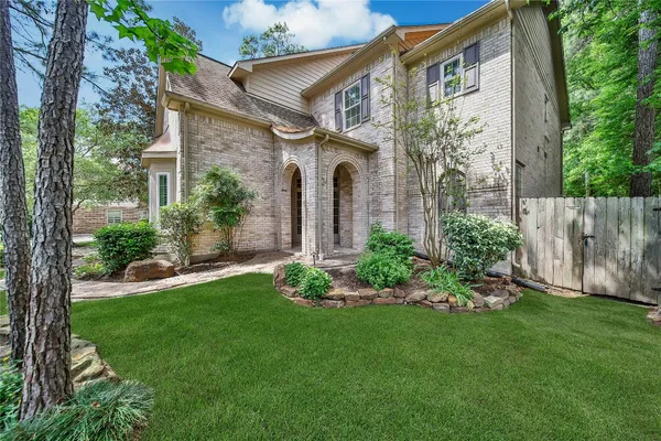 $1,125,000 | 19 Millwright Place, The Woodlands, TX 77382