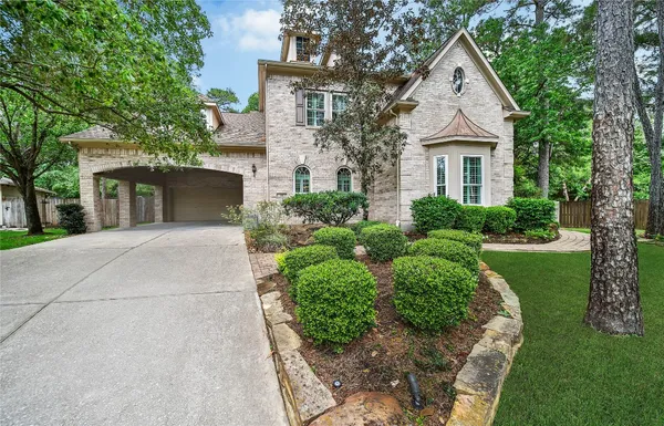 $1,125,000 | 19 Millwright Place, The Woodlands, TX 77382