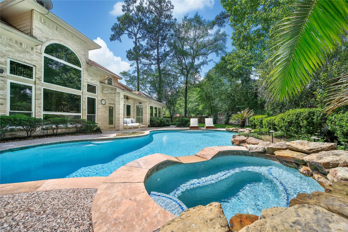 19 Millwright Place The Woodlands, TX 77382 - Photo 5 of 45 Enjoy your pool and spa throughout the year!