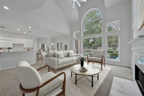 $1,125,000 | 19 Millwright Place, The Woodlands, TX 77382