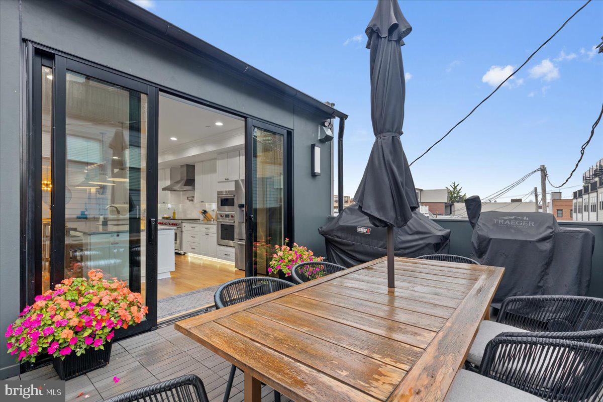 3424 Toone Street Baltimore, MD 21224 - Photo 66 of 87 Deck Off Kitchen - Third Floor