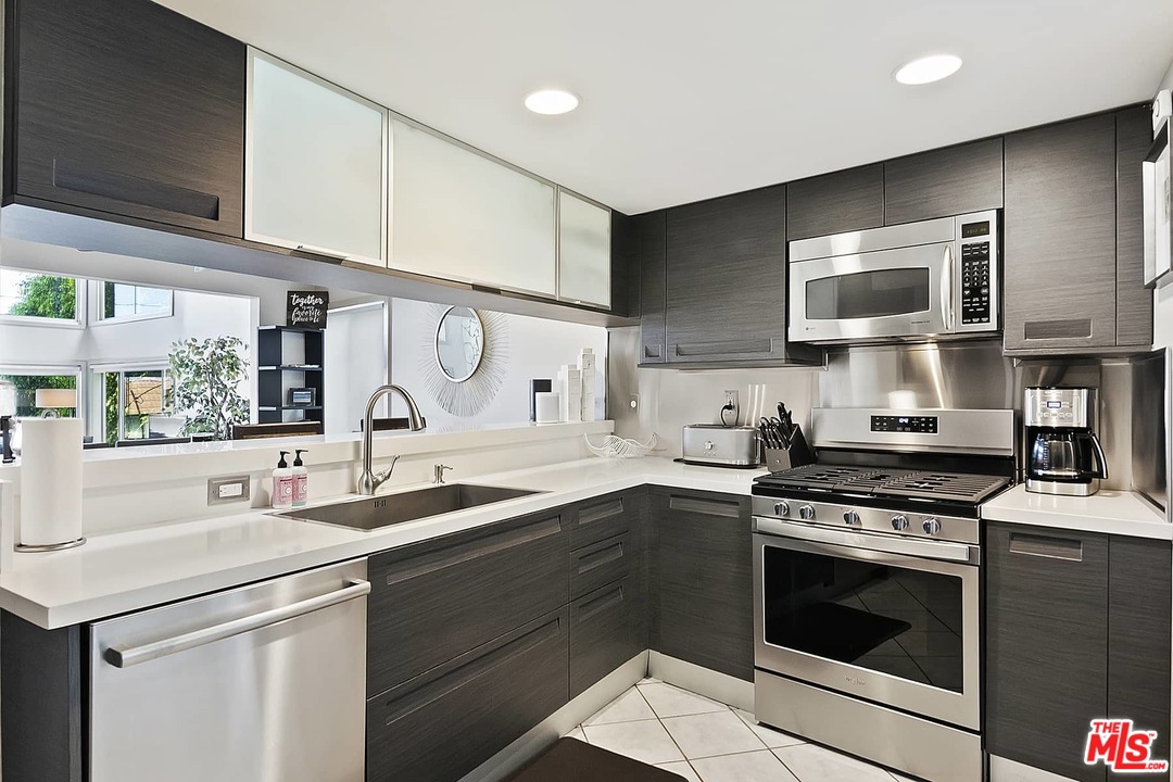 368 Pershing Drive Playa del Rey, CA 90293 - Photo 4 of 13