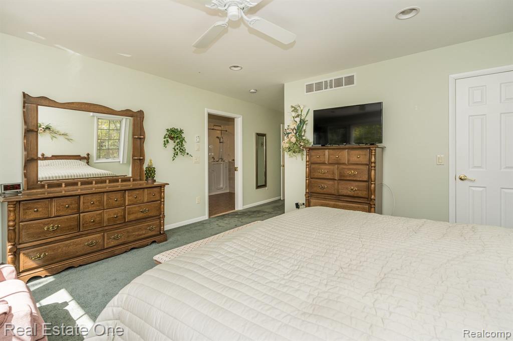 129 Texas Avenue Rochester Hills, MI 48309 - Photo 25 of 50