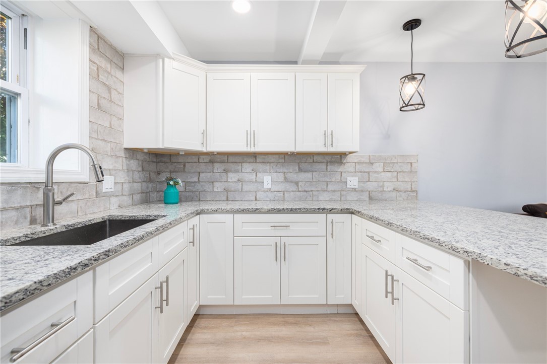 152 Tuckerman Avenue, Unit 10 Middletown, RI 02842 - Photo 4 of 21 Kitchen