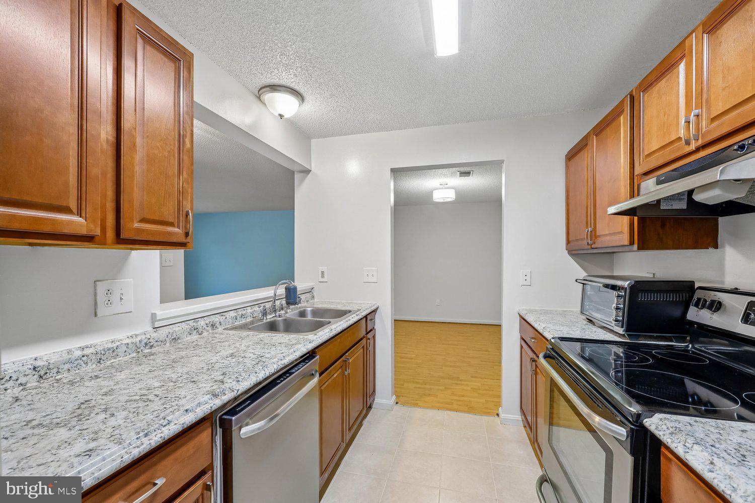 12902 Churchill Ridge Circle, Unit 7 Germantown, MD 20874 - Photo 21 of 58 Kitchen