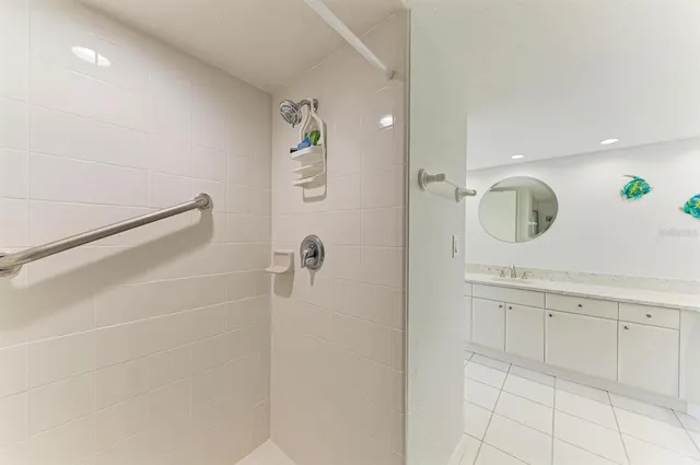 a view of a livingroom with furniture