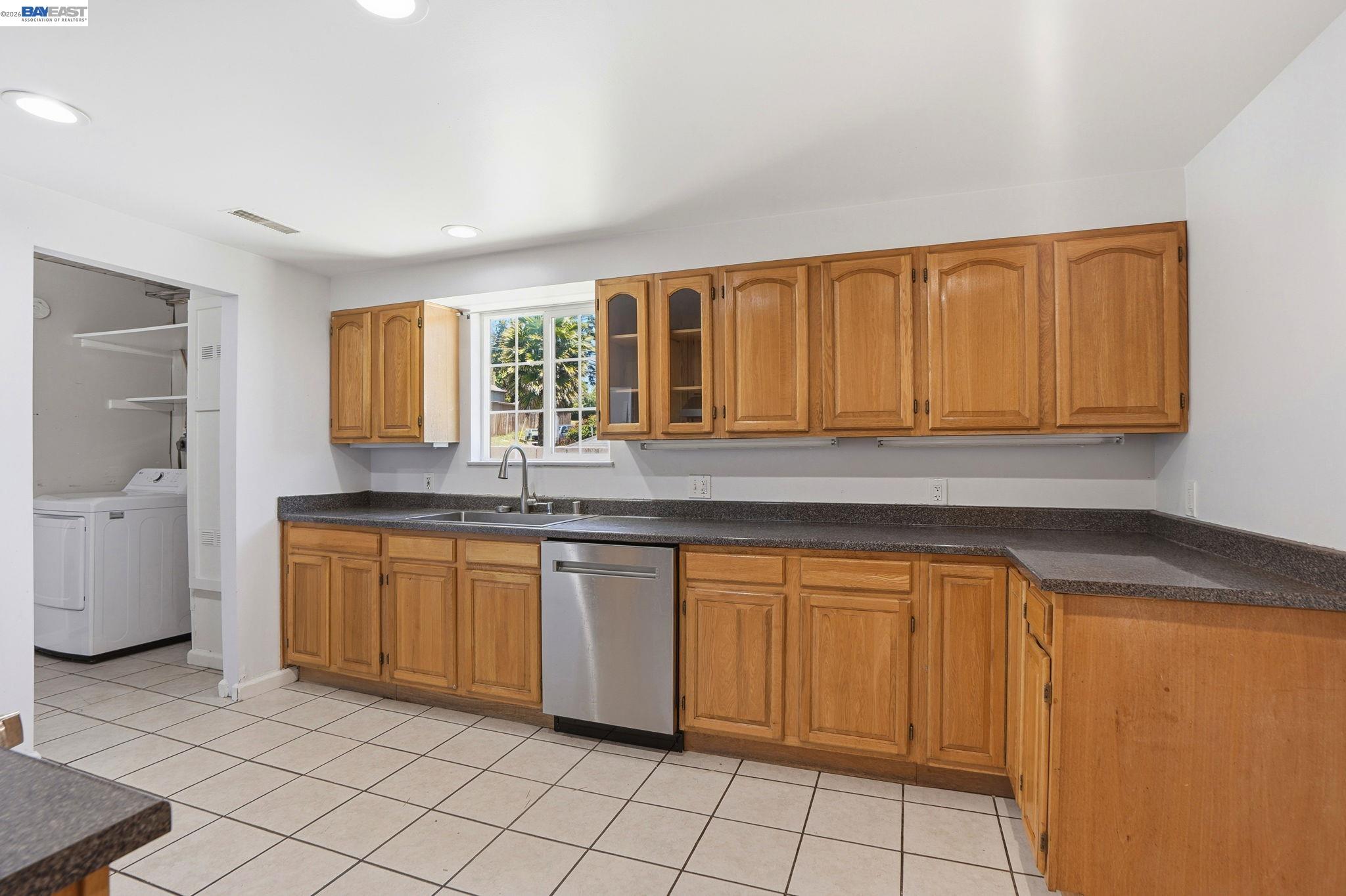 2102 Overhill Road Concord, CA 94520 - Photo 9 of 46