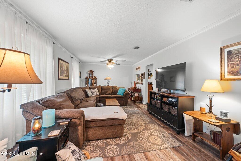 9056 Runnymeade Road Jacksonville, FL 32257 - Photo 4 of 27 P2365405.JPG-SMALL