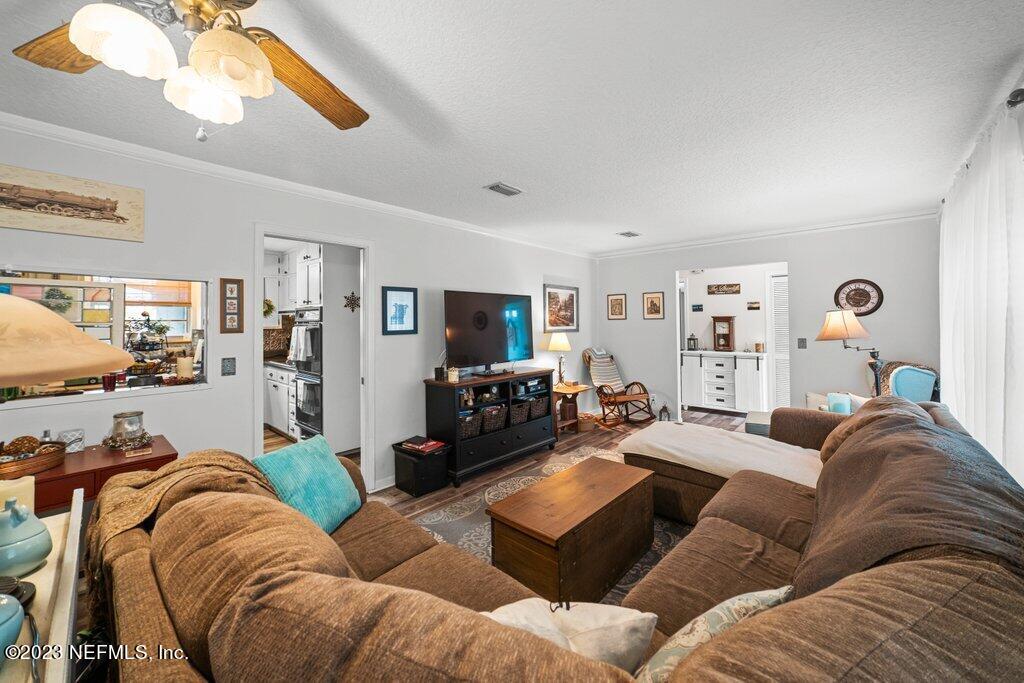9056 Runnymeade Road Jacksonville, FL 32257 - Photo 5 of 27 P2365424.JPG-SMALL