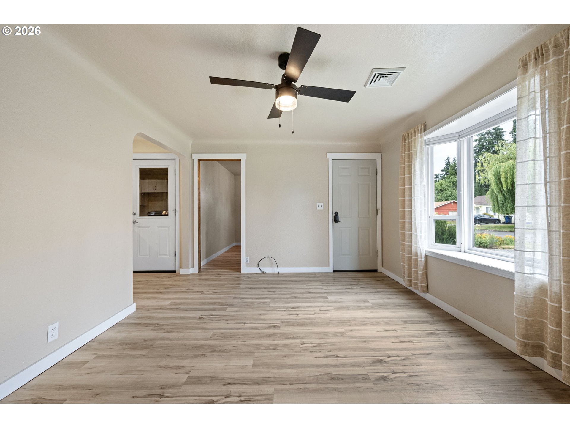 956 1st Street Springfield, OR 97477 - Photo 10 of 48