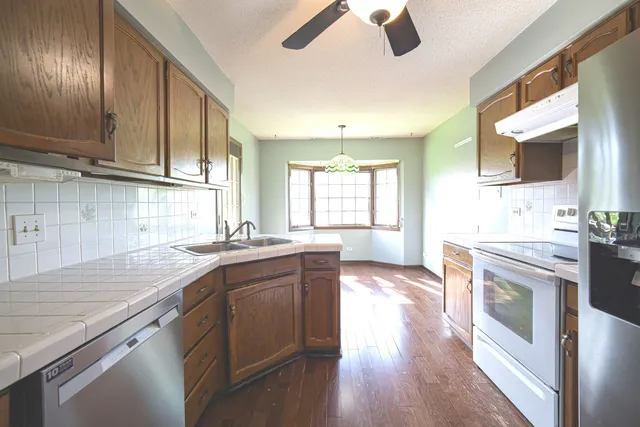 $269,900 | 13154 North Country Club Court, Unit 2B, Palos Heights, IL 60463