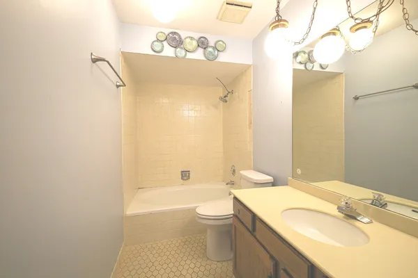 $269,900 | 13154 North Country Club Court, Unit 2B, Palos Heights, IL 60463