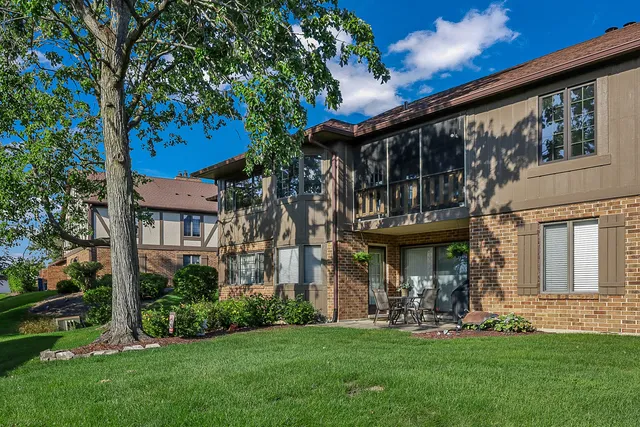 $269,900 | 13154 North Country Club Court, Unit 2B, Palos Heights, IL 60463