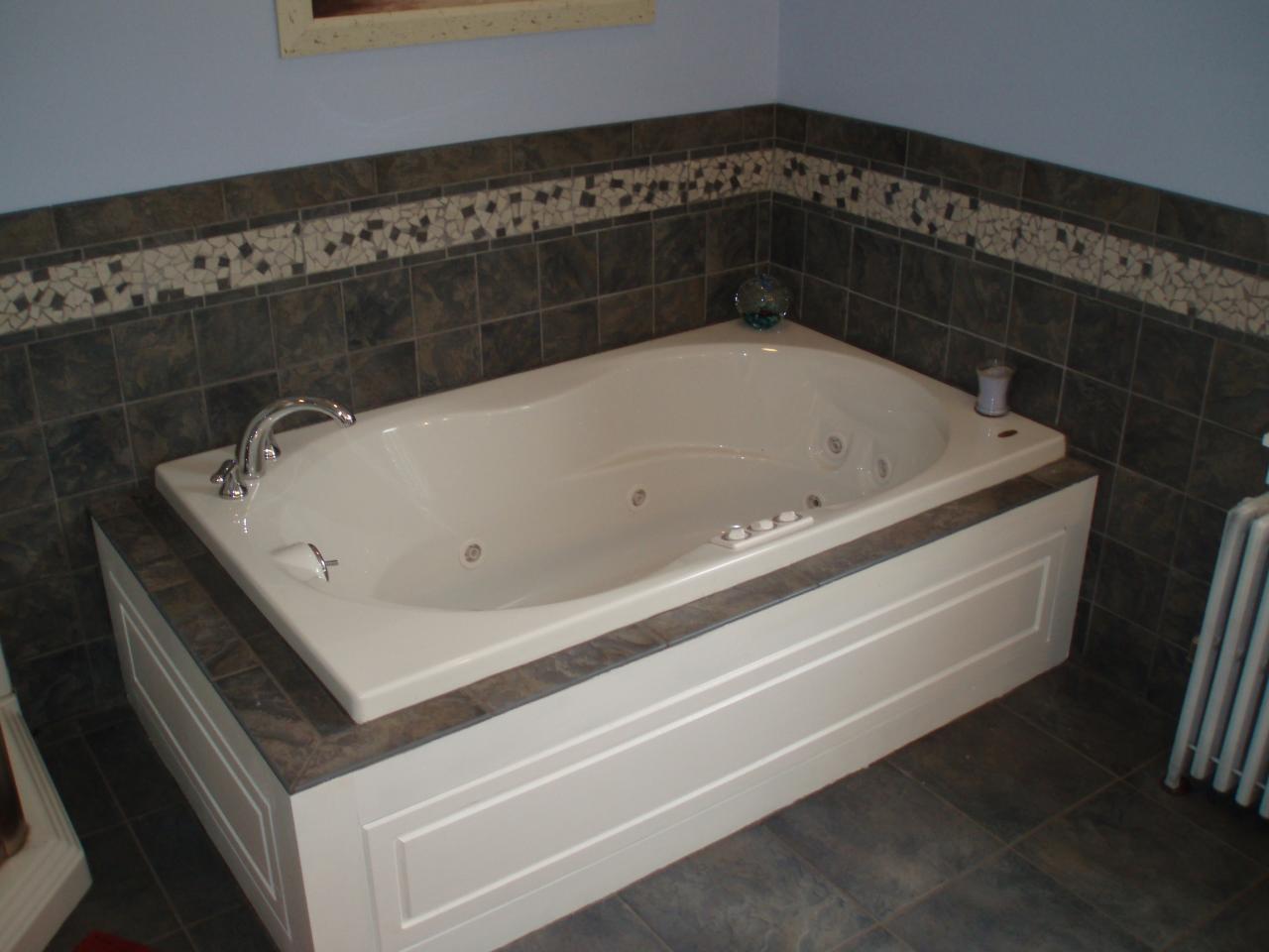 32 Woodlawn Avenue North Adams, MA 01247 - Photo 10 of 15 Jacuzzi Tub
